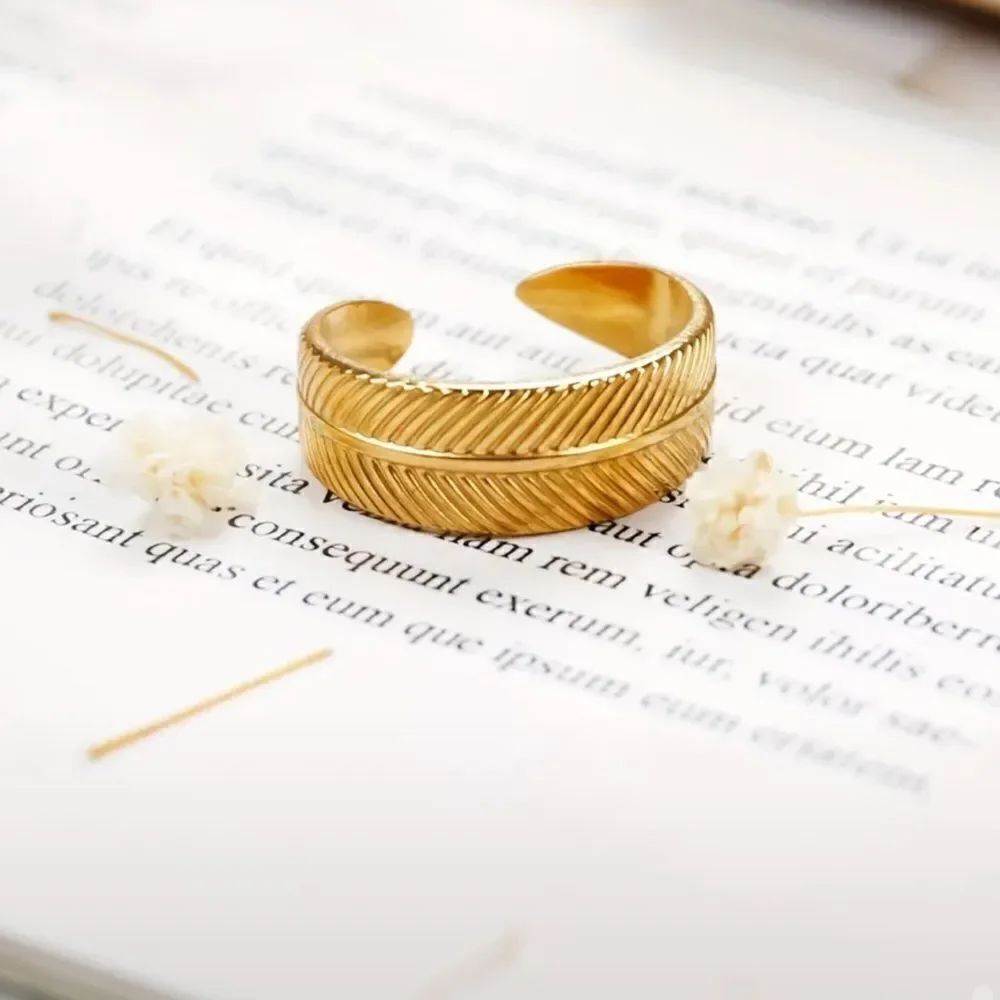 Bohemian leaf ring A424